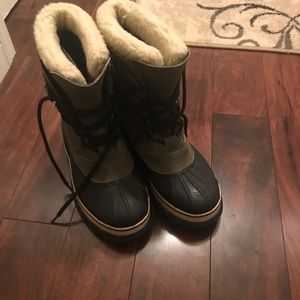 Women’s sorel snow boots. Size 9